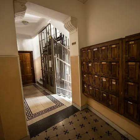 Five Lands Apartman *